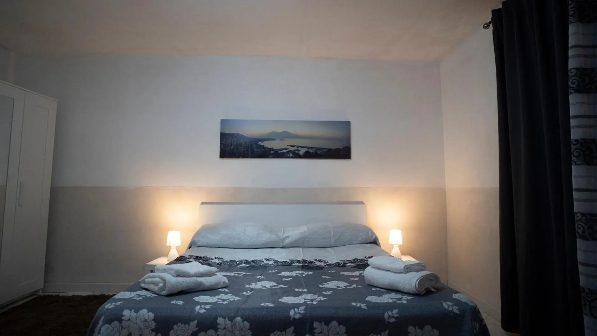 Casa Elena - Casa Vacanze Napoli Centro Villa Italy